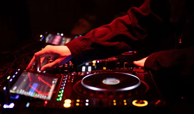 How a Mountain Radio Station Rewrote the A&R Playbook — and Major Labels Are Finally Paying Attention